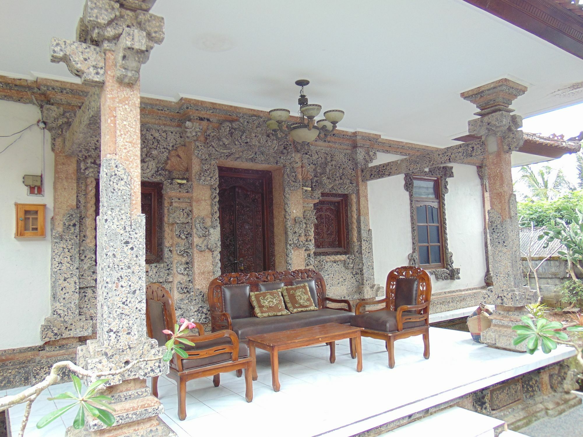 Dipondok Homestay Pecatu Exteriör bild